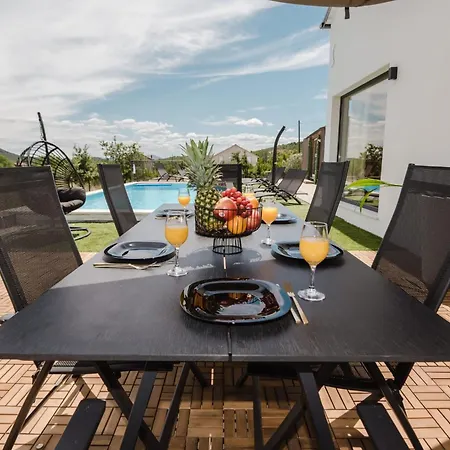 بيت للعطل Josipa's House Gacelezi