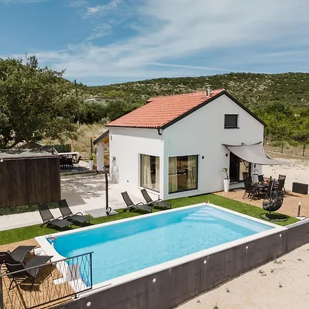 Josipa's House بيت للعطل